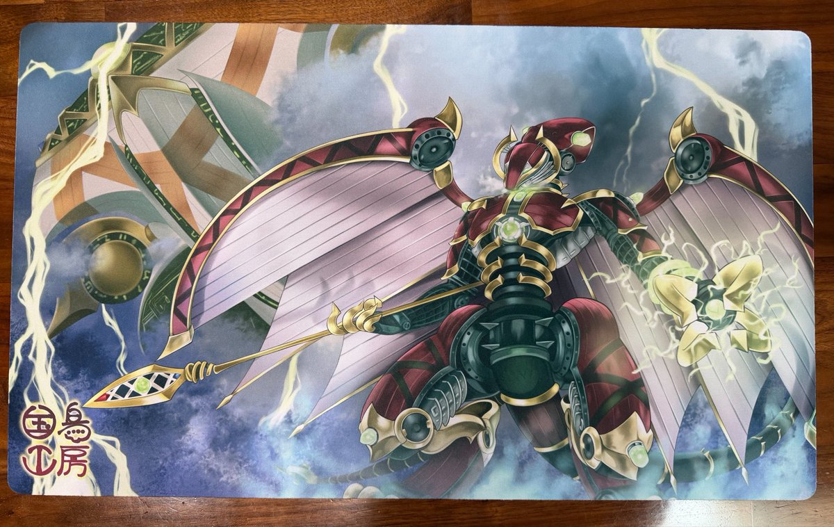 【お知らせ】
強謙イベで頒布予定の
インフェルノイド・ヴァエルのプレイマットが届きました🙌

実物かなり良い仕上がりなので、
ぜひ一度手に取って見ていただけたら嬉しいです！

サークル「国鳥工房」でお待ちしております！
 #強謙イベント