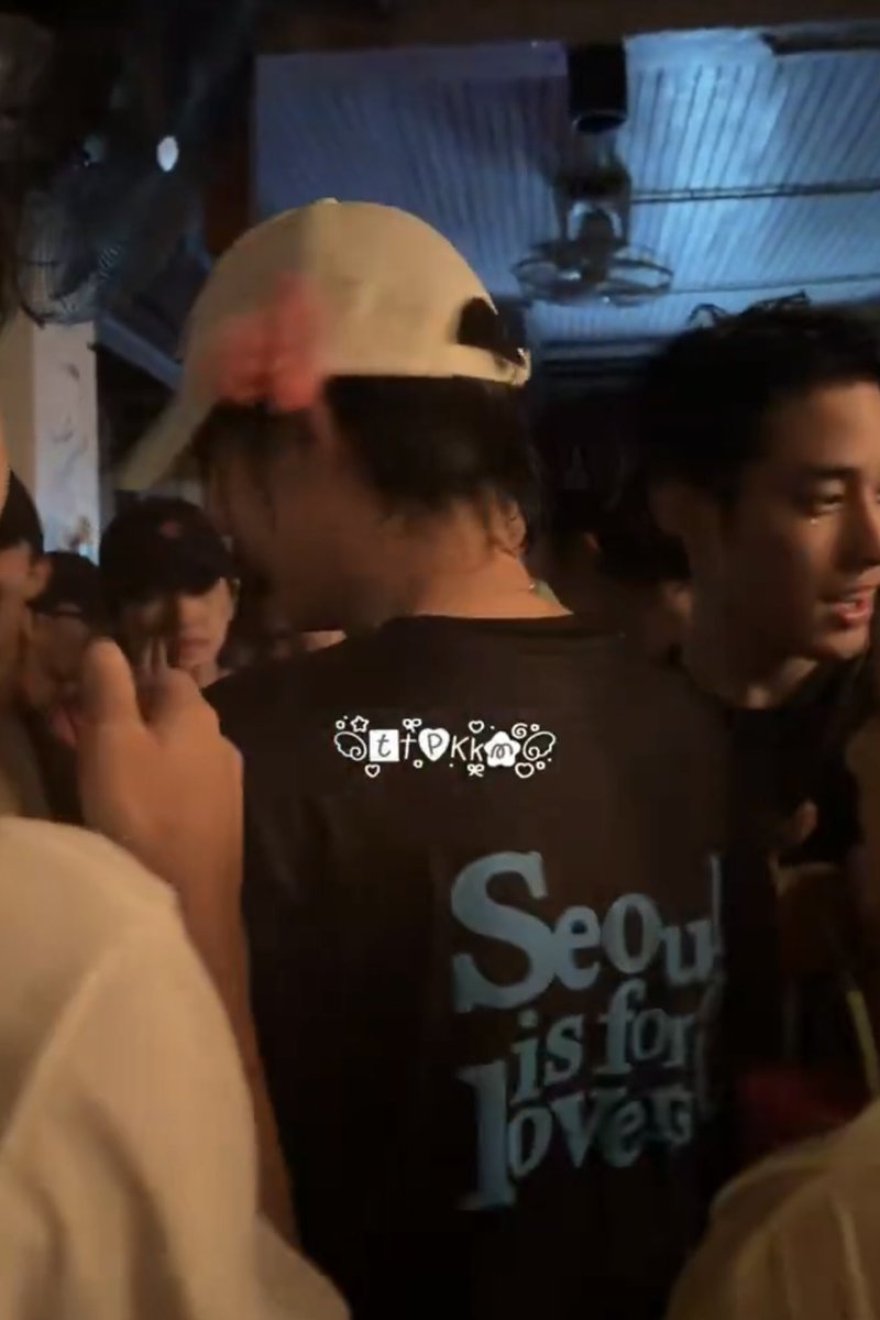 With9Up's tweet image. ฮือ ขอบคุณที่เอาทั้งหมวกและเสื้อมาใส่น้า เหมาะมากน่ารักมาก ปุ๋งใส่แล้วเพิ่มแดเมจความคิ้วทึสุดๆ ส่วนเสื้อแขนยาวเอามาใส่เล่นสงกรานต์เรียบร้อยเยย อุอิ (แม่ทำดีมั้ยหะริด) 🫶🏻🐰

Cr. On Pic

#กล่องของขวัญน้ําปิง #nampingster
#วกอ2026