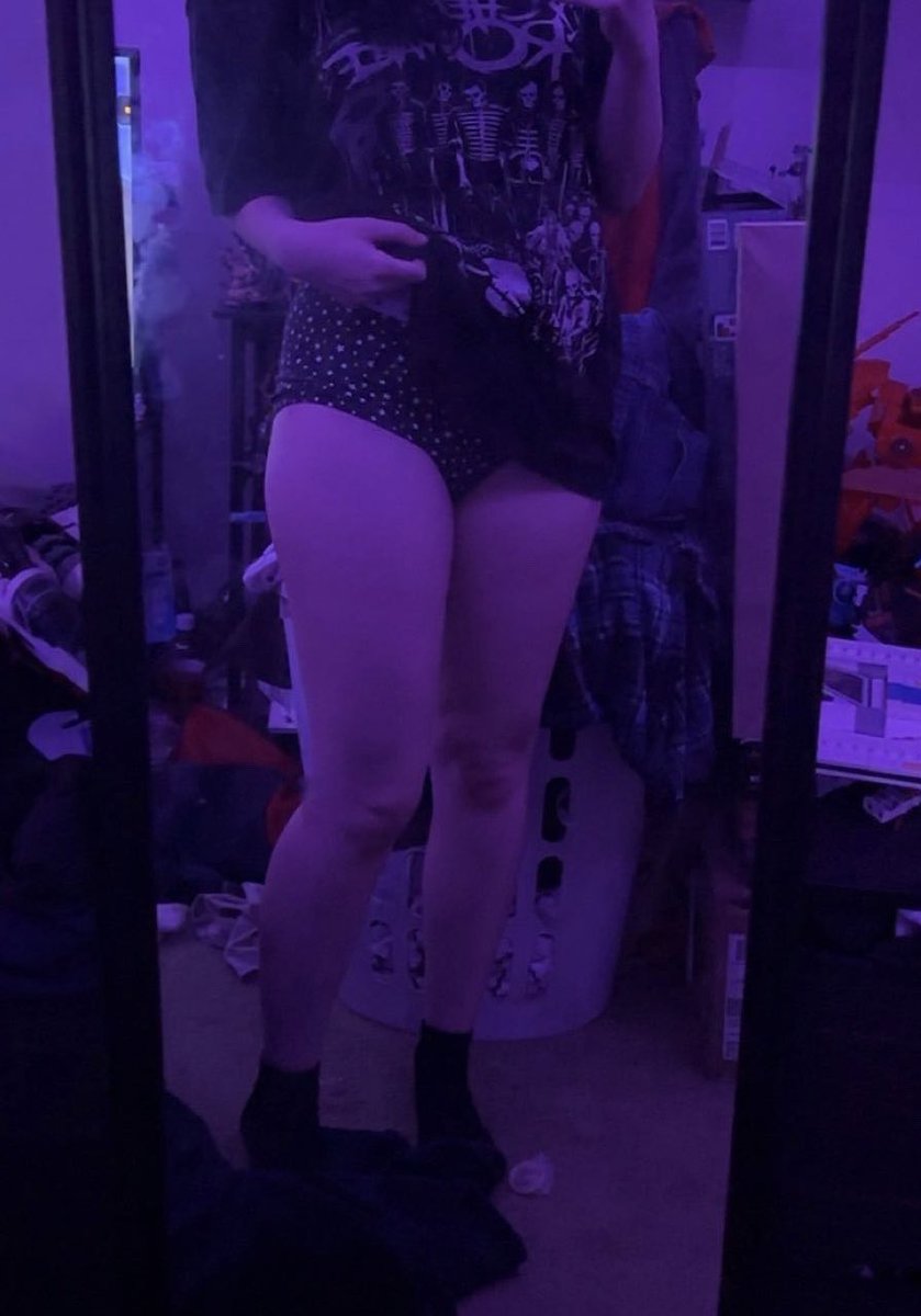 RaineF4lls's tweet photo. ˖˚⊹ ꣑ৎ Lil’ Intro

Hiiii I’m Raine!
I am….
• 20 years old 
• Emo…but sometimes goth and Scene
• A switch that leans submissive
• Very silly and Very freaky

I’m new to nsfwtwt and would love to make some friends and moots!
Like and/or rt if you wanna be moots ♡
#nsfwtwt https://t.co/tr93tpujr8