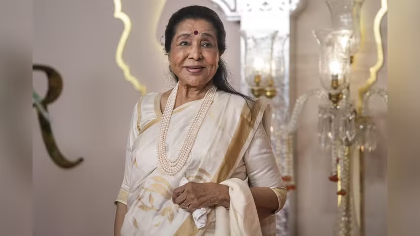 bsindia's tweet photo. #AshaBhosle, the βLast Mughalβ of Indian music, passes away at 92, leaving an 8-decade legacy of over 12,000 songs across 20 languages and genre-defining collaborations with R D Burman that shaped an era.
Read today's #Datanomics π
https://t.co/i4Pf7KkzDC https://t.co/7EVjXLvRGg