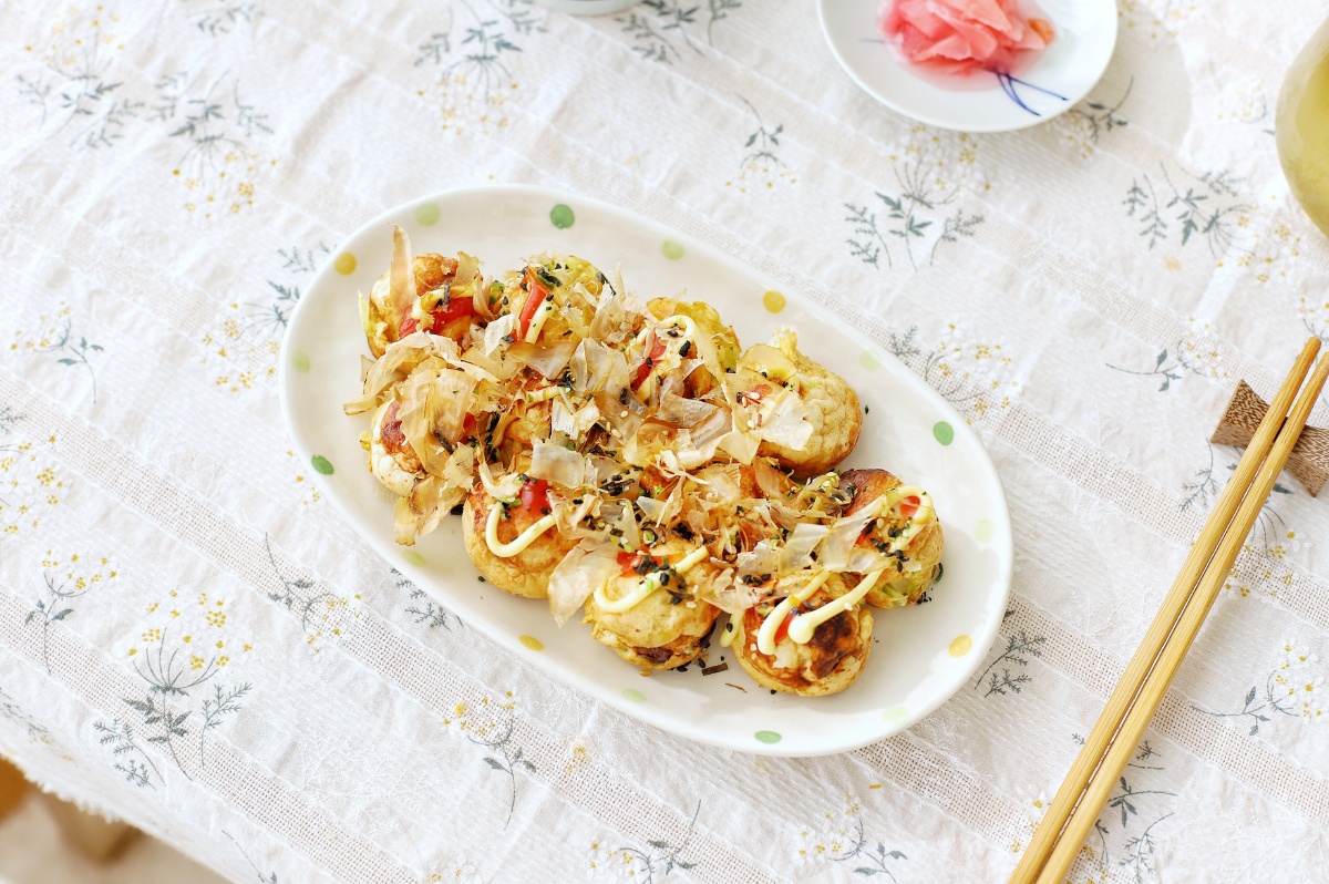 ulikeitfast's tweet photo. " Taste the World in Every Bite! Today: Japanese Takoyaki  Crispy outside, fluffy inside, oozing with creamy mayo u0026 tangy bonito flakes. Perfect street food magic—who’s craving  #GlobalFlavors #TakoyakiLovers" https://t.co/EDyCgN6nK5