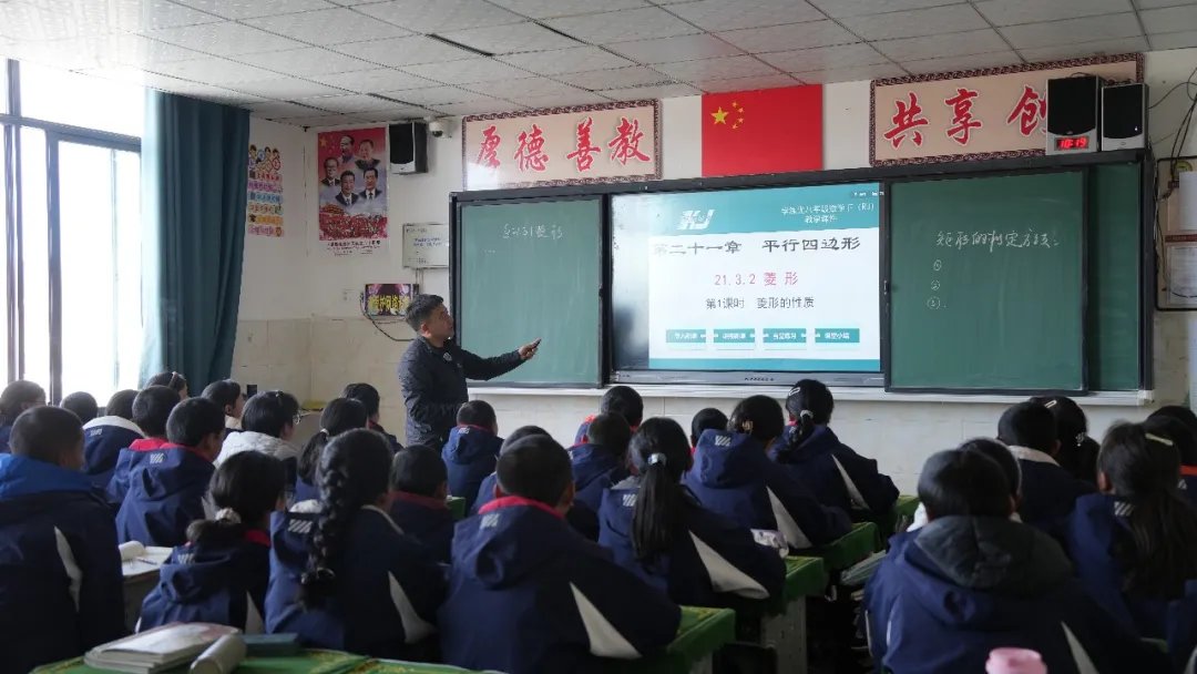 TibetNews11's tweet image. La "responsabile della #matematica" nel #campus | La vita quotidiana di Sonam Gasang come insegnante