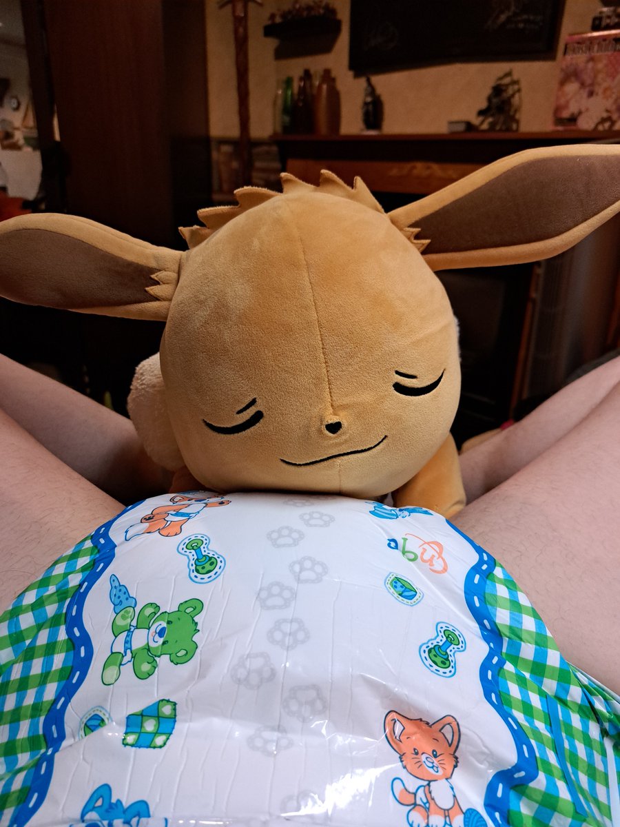 MelloTheBunny's tweet image. Getting ready for bedtime with Veevee! She's already so eepy :3

#diapers #abdl #plushie