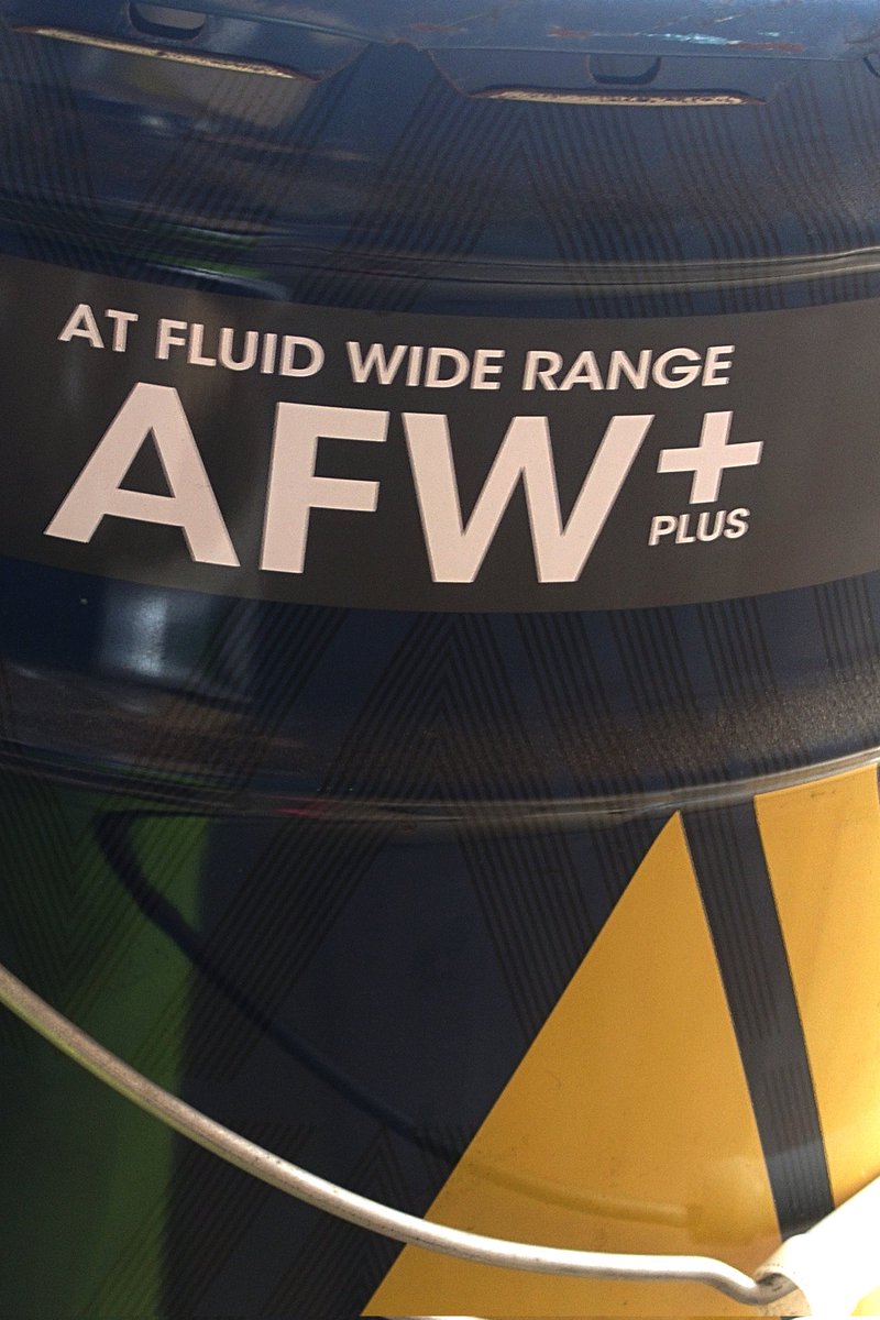 年1のミッションオイル交換。
うちのはEV状態⇔エンジン直結の切り替え機構だけなので、ATF、しかも互換品の安いアイシンが使えるという♪
汗だくになったのでエンジンオイルはまた来週……夏ですね()
#RP5 #スパーダハイブリッド