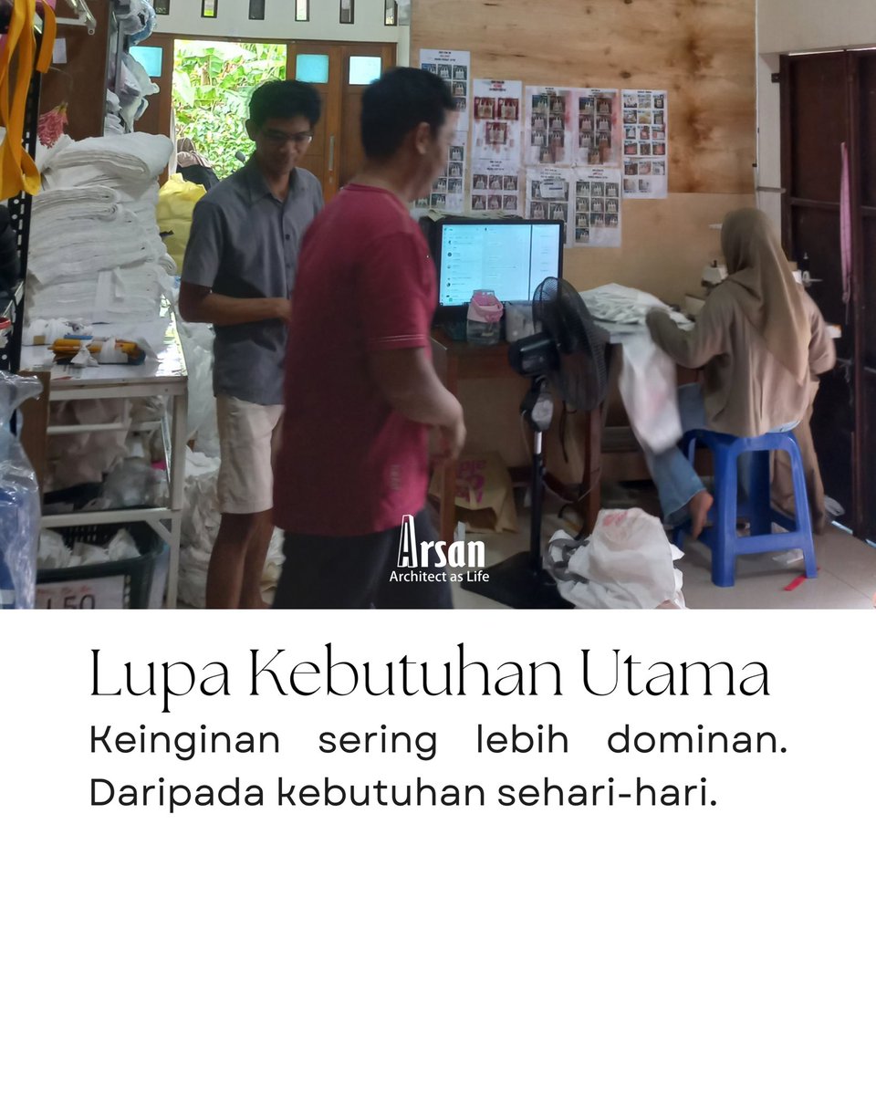 ArchitectA79673's tweet image. Banyak orang fokus ke tampilan saat membangun rumah. Padahal yang terpenting adalah bagaimana rumah itu nyaman untuk ditinggali😉😍👌 #modern #minimalis #architect #arsitek #minimalism