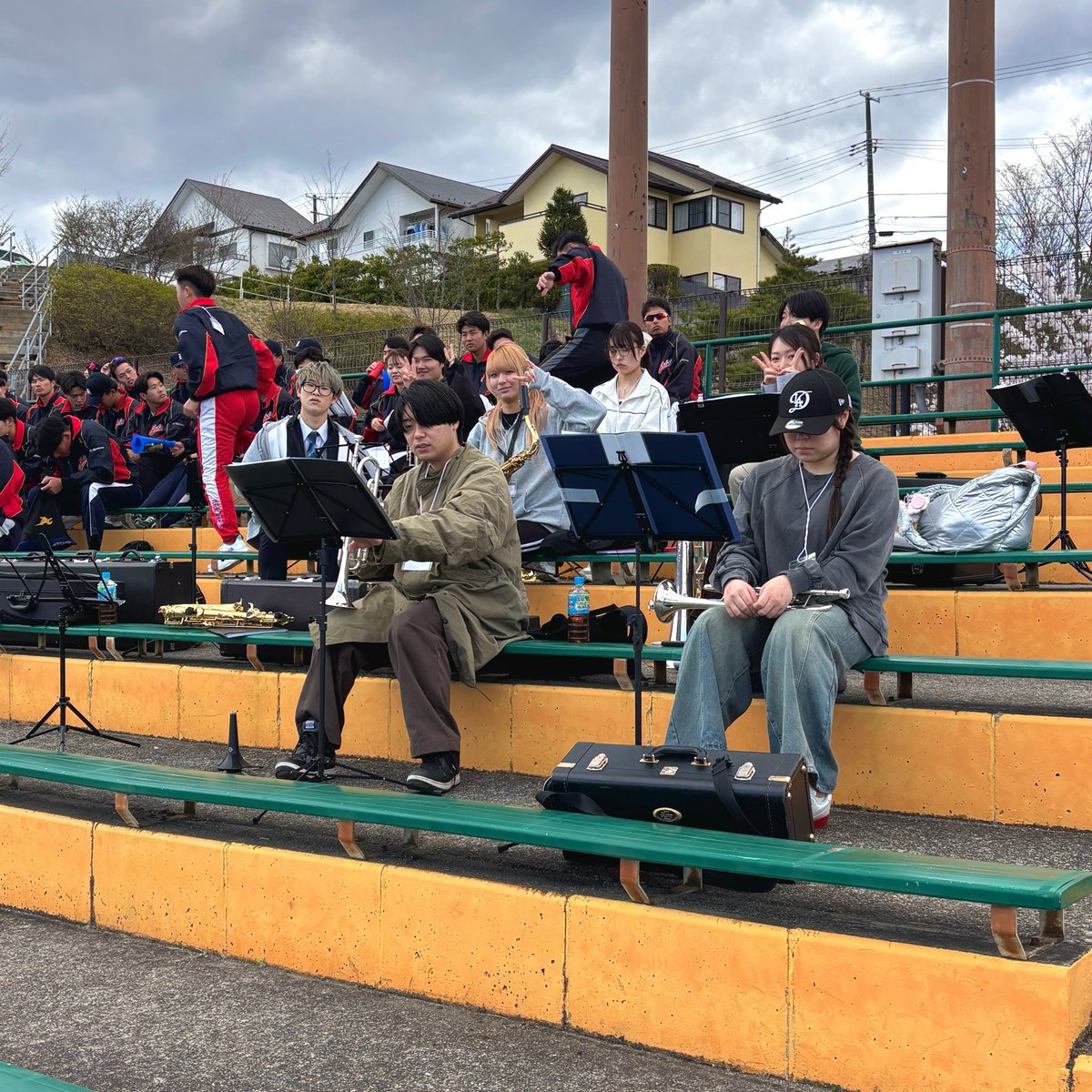 TohtechBBC's tweet photo. 【🎺🏟️野球応援⚾🎶】

こんにちは！東北工業大学吹奏楽部です！

11日は野球応援に行ってまいりました⚾️
風の強い中、精一杯演奏させていただきました！🥳
野球部のみなさんもお疲れ様でした！

#東北工業大学吹奏楽部
#東北工業大学
#吹奏楽部
#野球応援 https://t.co/jQEcK9UDzn