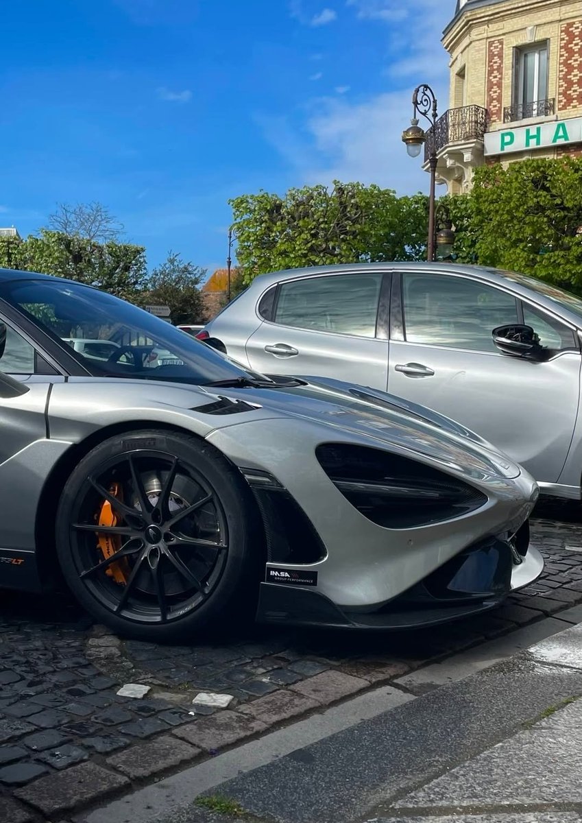 iamdodic's tweet photo. This is how I imagine a dream car https://t.co/vIcy8kxYpv