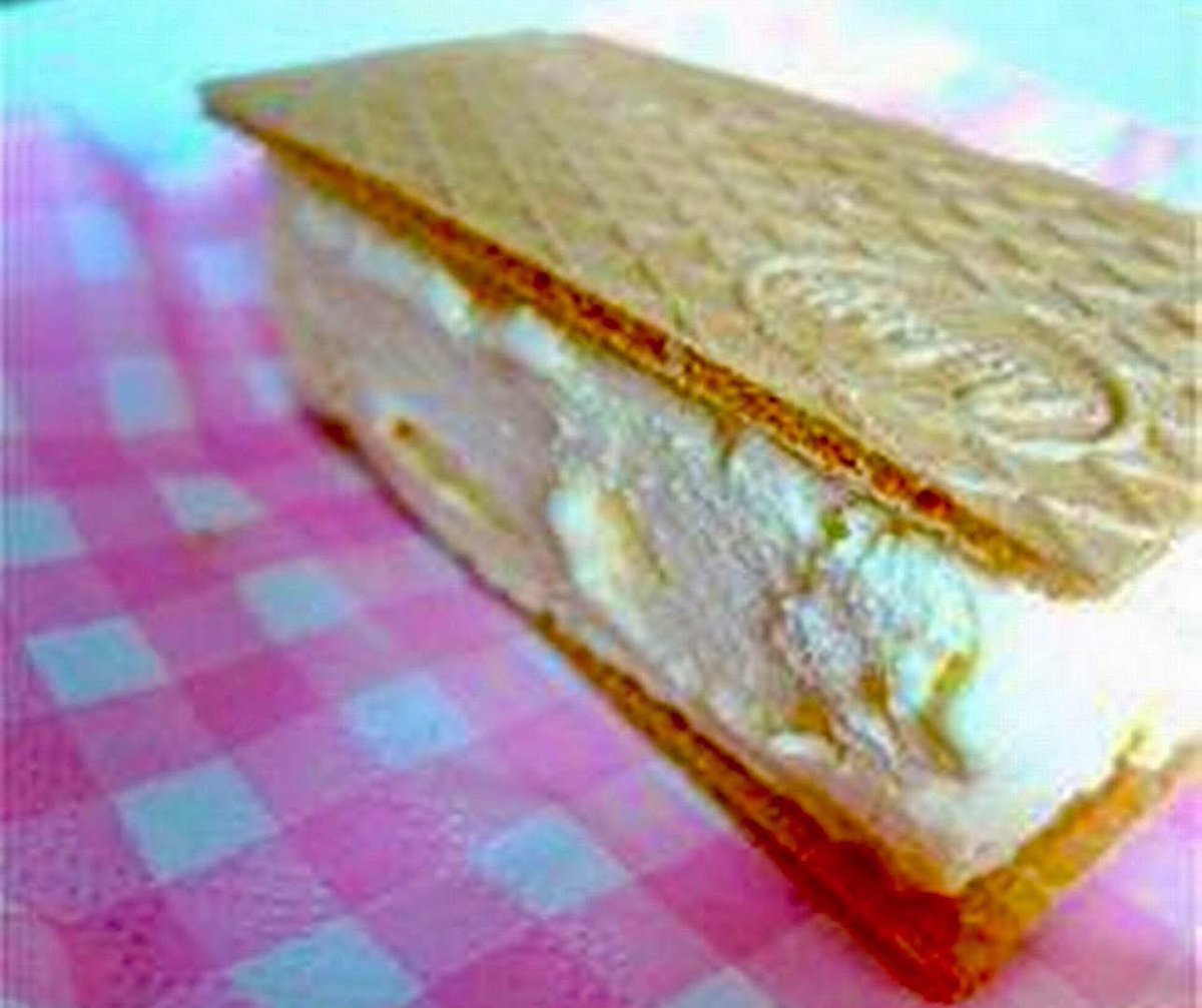 bagshaw2112's tweet image. Today’s #retro #memory . I can remember getting this from the ice cream man . Not sure you can get these nowadays, along with a lot of other things !!! #tuesday
