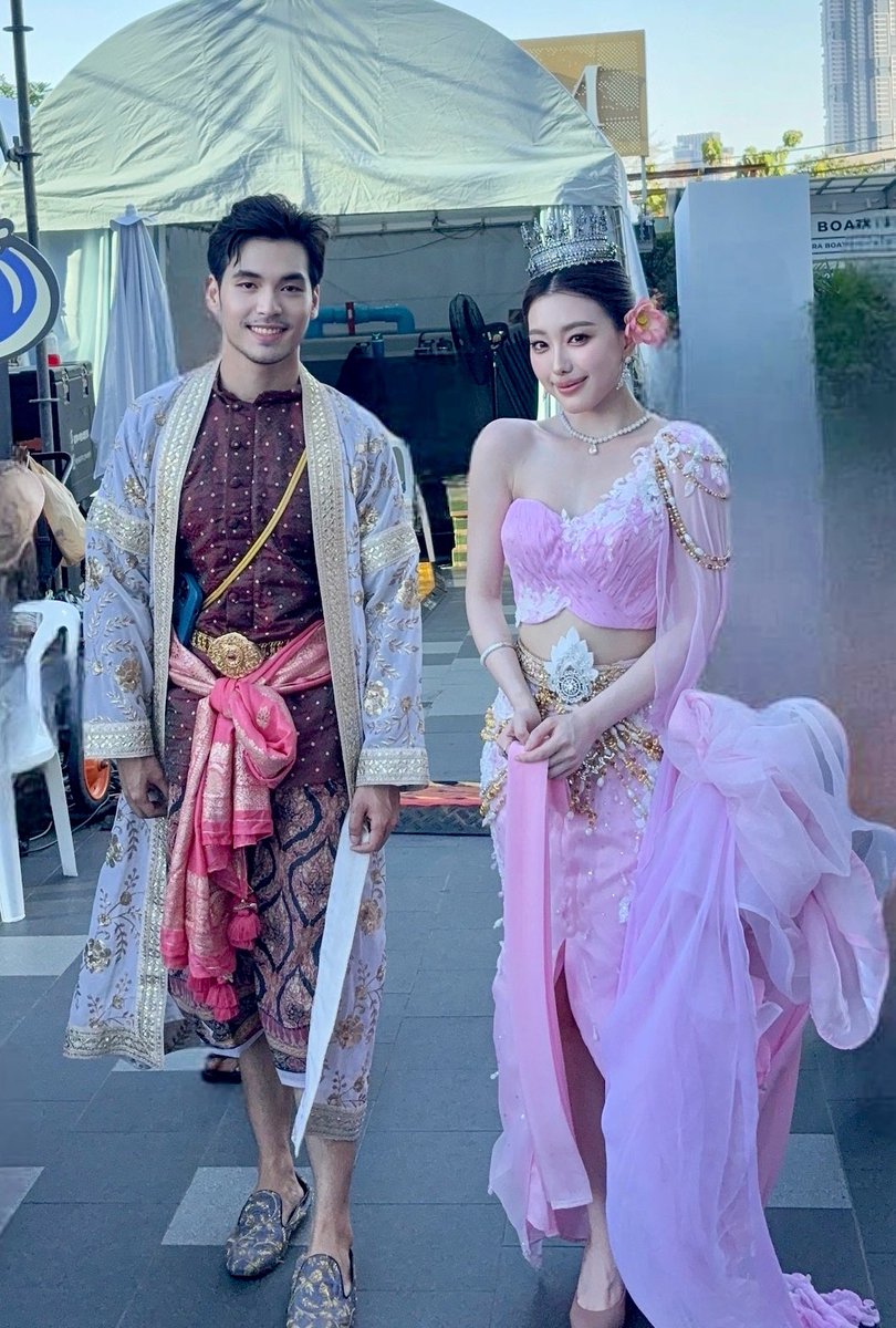 EARTH RATCHAKRIT tweet media