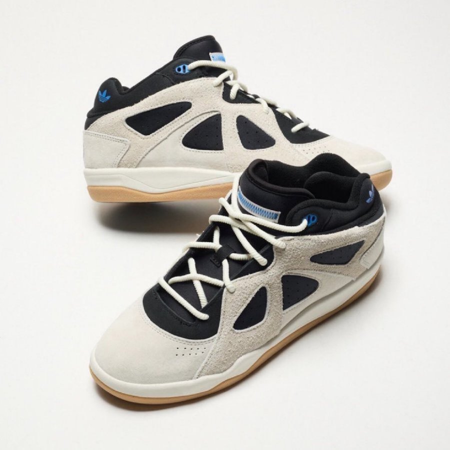 SNKR_TWITR tweet media