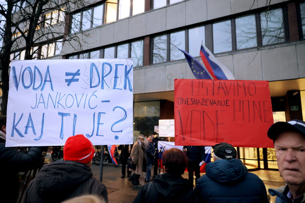 (AKTUALNO) Sodni boj za preprečitev gradnje Jankovićevega “drekovoda” se šele dobro začenja – naslednji shod bo 20. aprila! demokracija.si/fokus/sodni-bo…