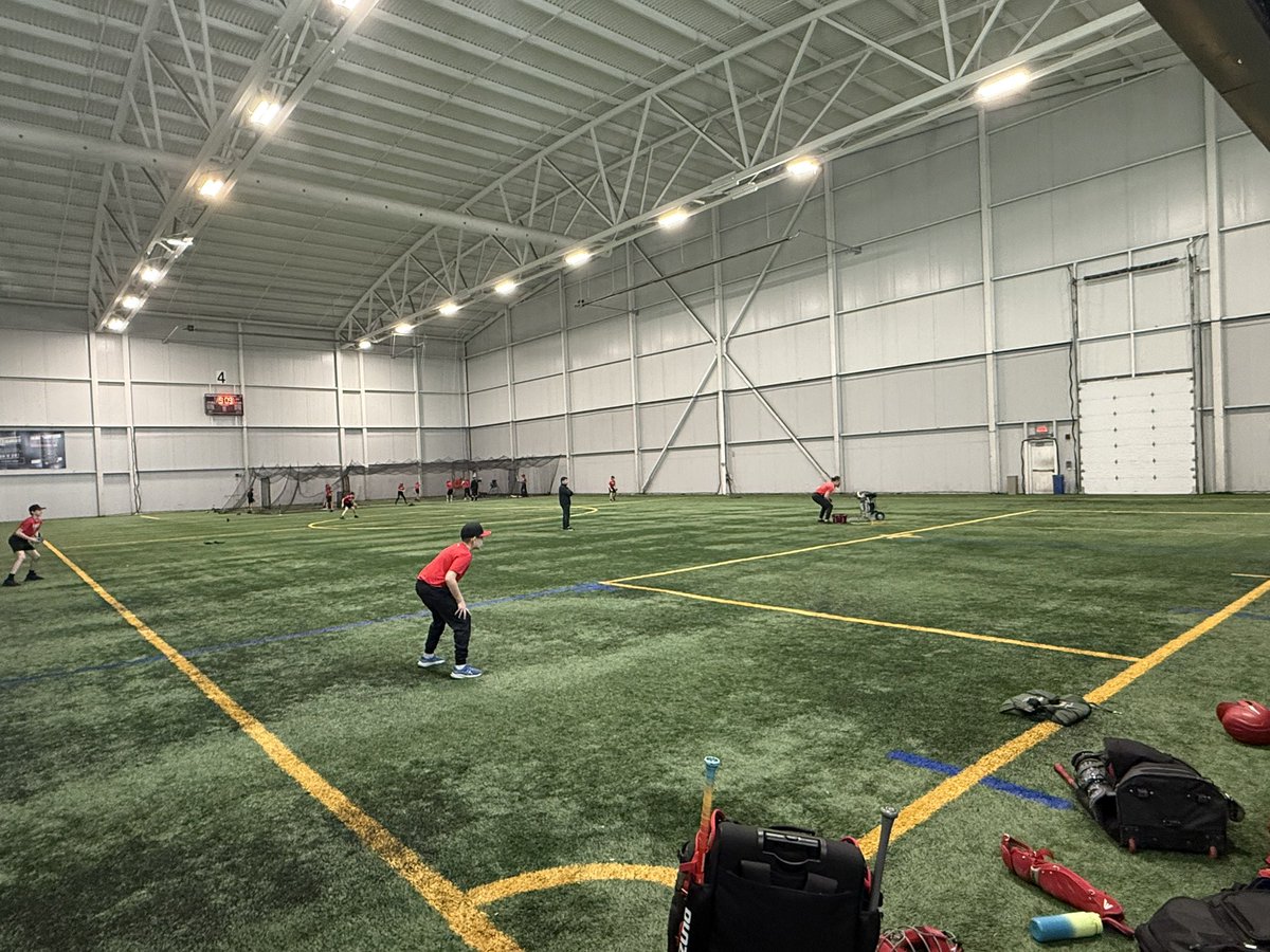 Sebdm_baseball's tweet photo. Indoors is great, but the kids can’t wait to play outside.

#Baseball https://t.co/IsOXFx236T