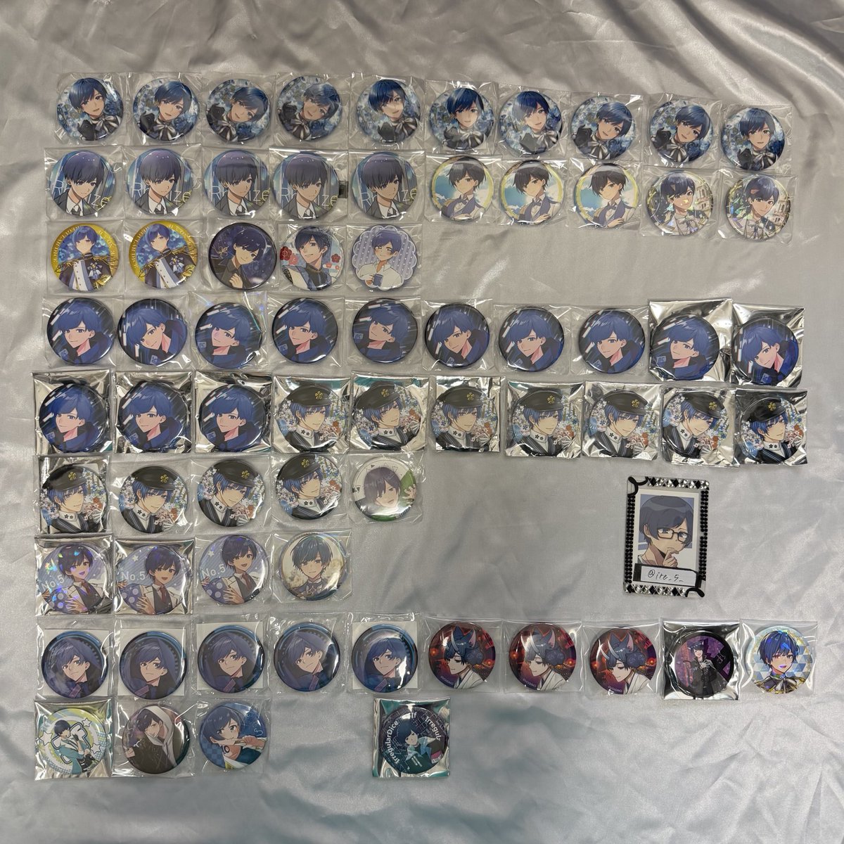 ire_5_'s tweet photo. いれいす 缶バッジ 買取

譲 🐤 🦊 💎 🍣 🐶 🤪️ 🐱 🦁

求 ALT記載額 ＋ 送料

・開封後スリーブに入れ暗所にて保管しておりました 
・1枚目のものをお求めの方は、2or3枚目のものを同数お迎えいただける方優先
・郵送のみ

#いれいすグッズ買取 #いれいすグッズ譲渡 https://t.co/QGgYnJOshe