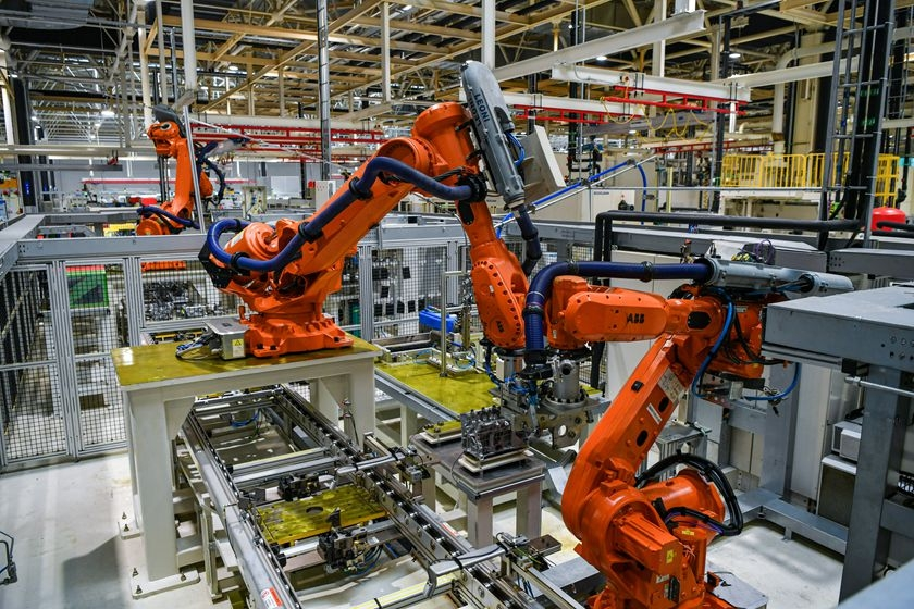 财新News tweet media