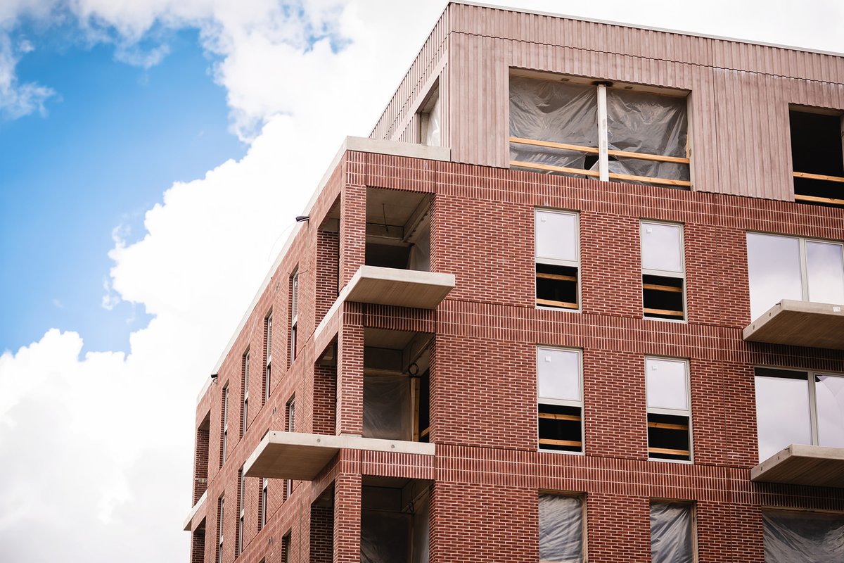 dblv's tweet image. FOTO: Vītolu Parkā atzīmēti pirmo divu dzīvojamo ēku spāru svētki
 db.lv/526010/tw #db #dienasbizness via @dblv