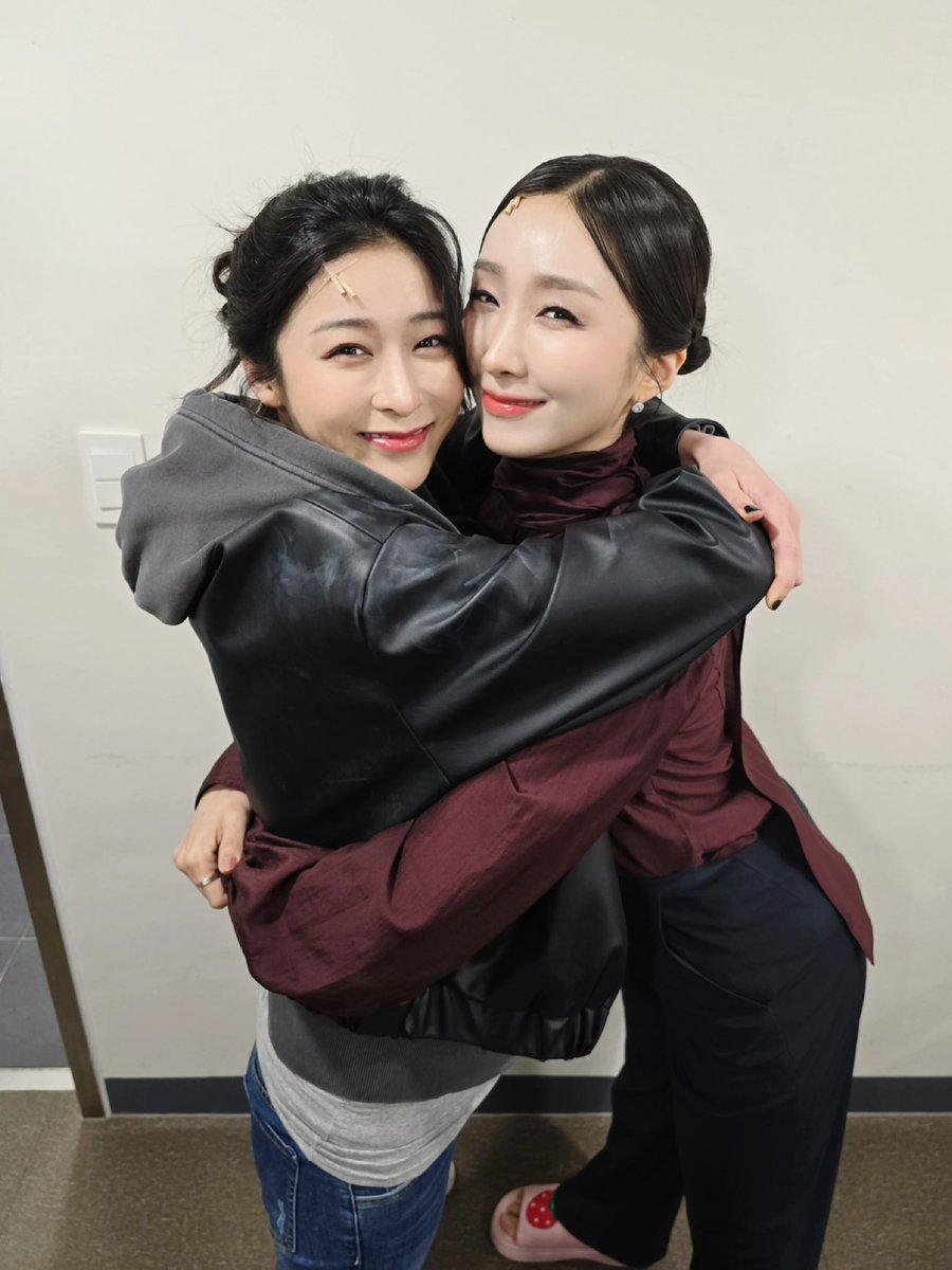 [THE WASP] 굿바이 와스프🐝

✔️헤더 #김려원
✔️카알라 #정우연 

소녀는 자랐고 복수는 시작된다.
𝐓𝐇𝐄 𝐖𝐀𝐒𝐏

-
2026.3.8. ~ 2026.4.26.
세종S씨어터
#연극 #the_wasp_말벌 #더와스프