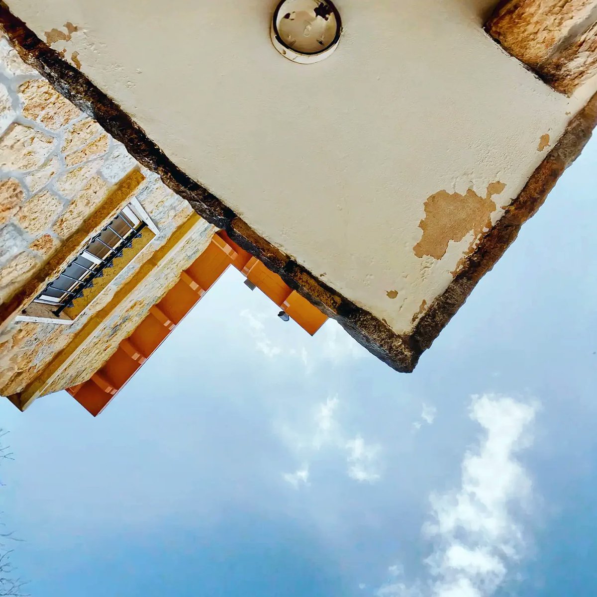 slade_core's tweet image. "Is There Anybody Out There?" 
#Minimal #UrbanDecay #PinkFloyd