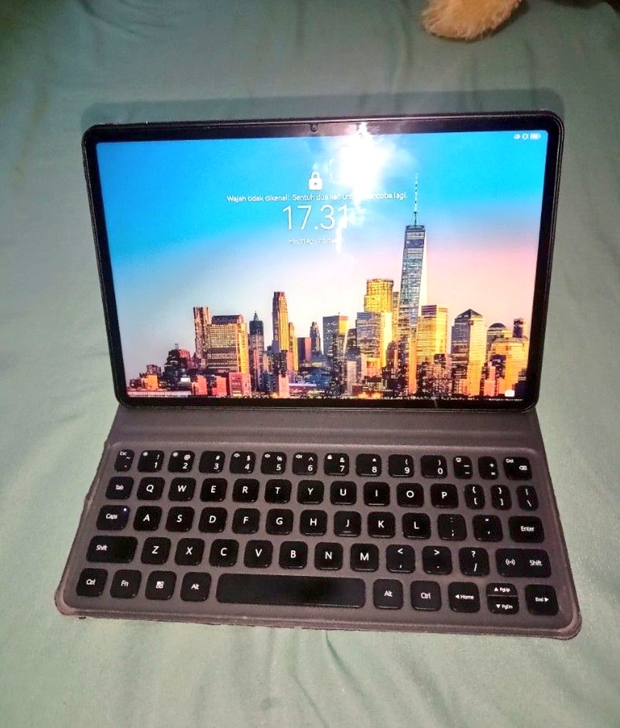 amandaandrian15's tweet photo. 🔥 PRELOVED TABLET MURAH 🔥

Dijual Huawei MatePad 11 (6/128GB)
Kondisi masih bagus &amp; normal, siap pakai 💯

✨ Fullset: Box, struk, kartu garansi, kabel data + keyboard
✨ Cocok buat kerja, belajar, nonton, multitasking lancar
💸 Harga: Rp 3,23 juta aja! (nego tipis santai 😆) https://t.co/3pZu7Se0Od
