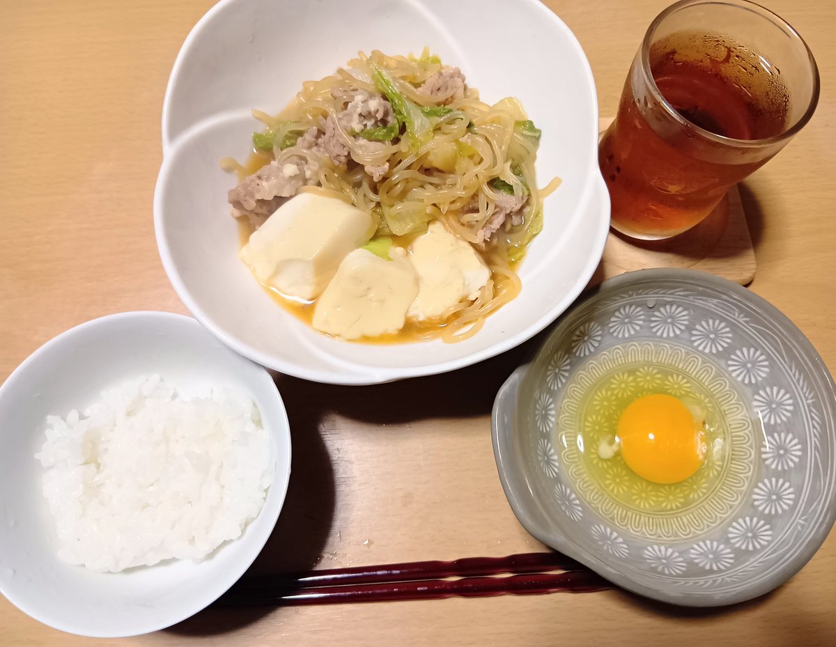 今夜の晩ごはんは、
すき焼きです💕

いただきます。