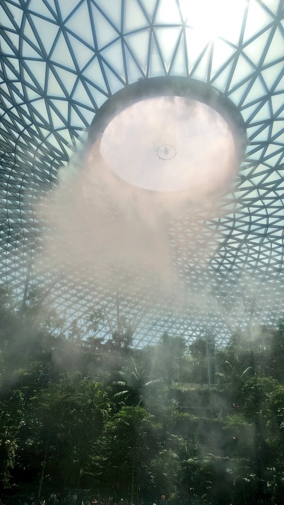 aU4uy4u1PMVBEeN's tweet image. チャンギ空港の有名なJewel
これは見ておかないと笑
深夜便で帰国しまーす
#岩橋玄樹
#シンガポール
#Jewel