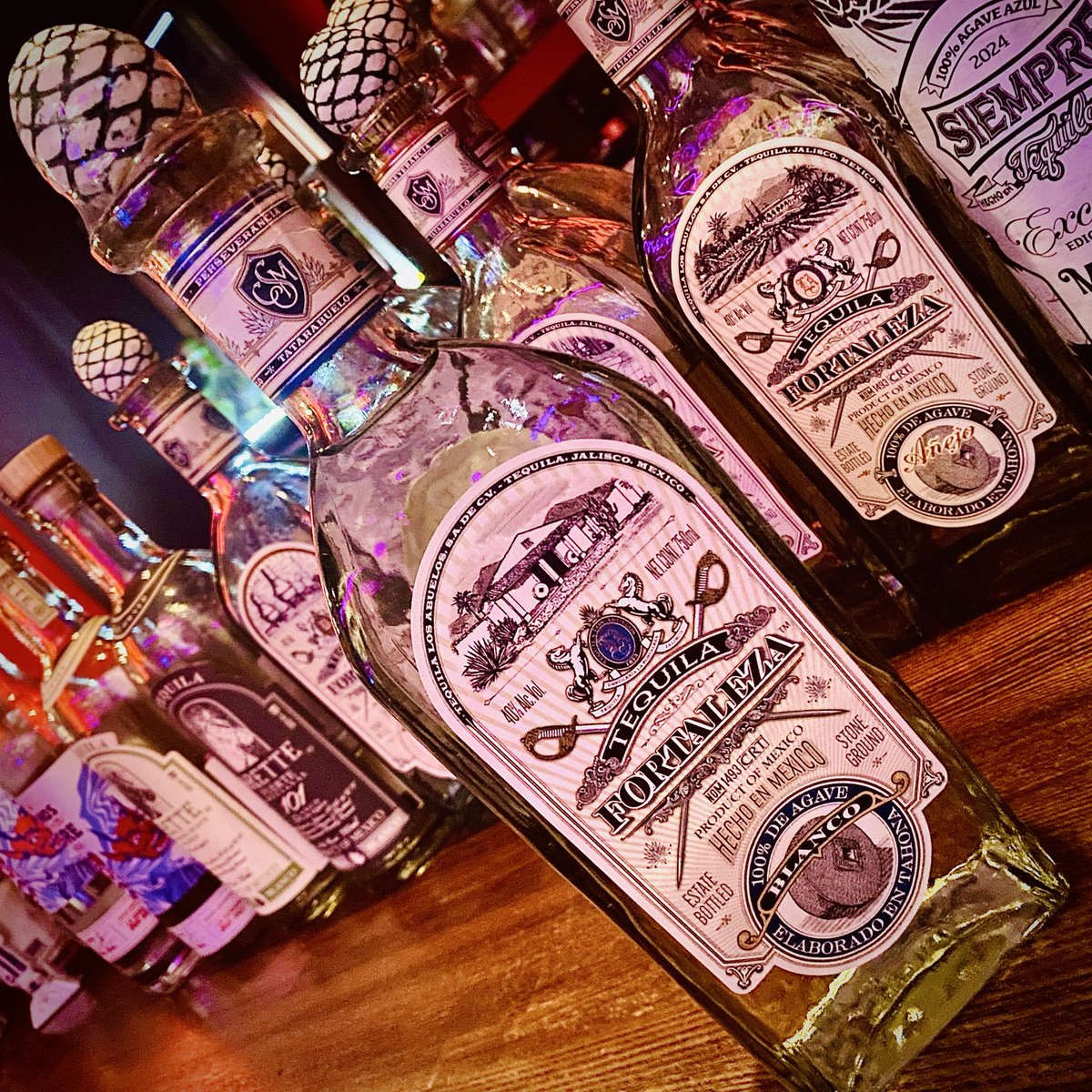 OkageBarの中のおじさん（アガベ畑でつかまえて） tweet media