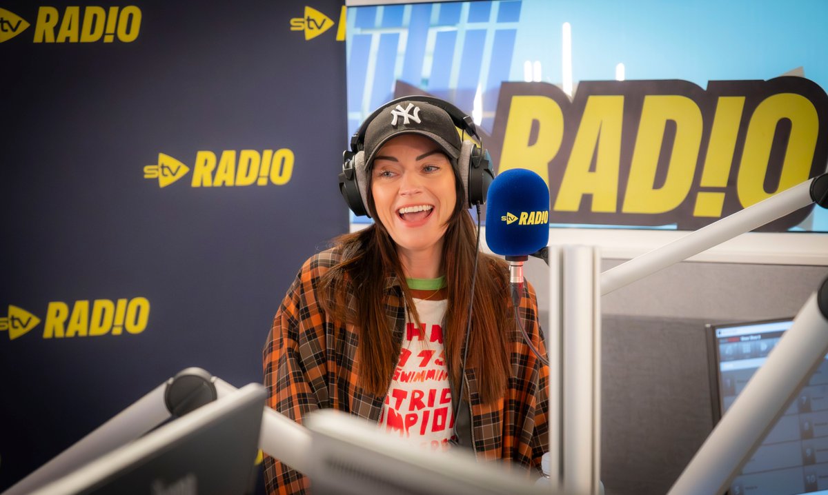 WeAreSTVRadio's tweet photo. Scottish icon, Amy Macdonald dropped by the studio this morning to chat to Ewen &amp; Cat at Breakfast and performed her smash hit, “This Is The Life”🎸👏 https://t.co/w91USNz2sf