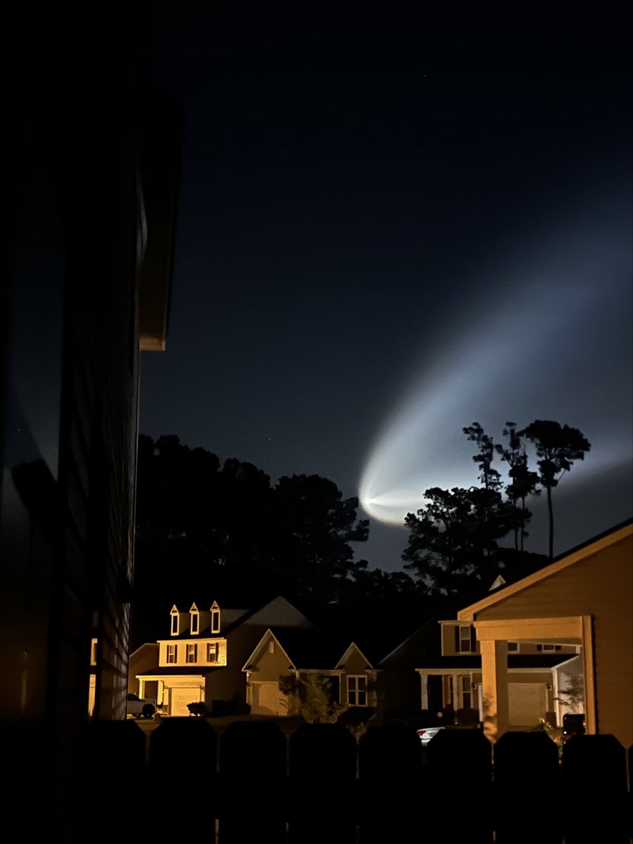 shakyoldbones's tweet photo. @SpaceX 
Moments ago😳 https://t.co/HfpU7d4nhg