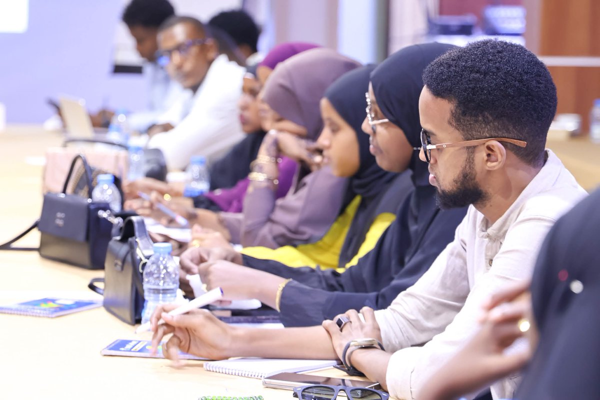 Sundus_Ali04's tweet image. Honored to participate in a @UNDPSomalia youth engagement on supporting IDPs.

Together, we explored our role as advocates and leaders, contributing to youth-led solutions for inclusion and resilience.

#Youth4Change #IDPs #Somalia #UNDP #Resilience #Inclusion