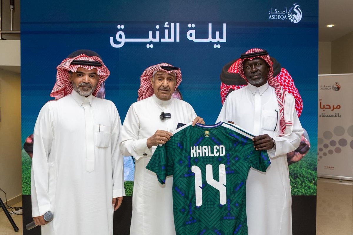 بعد ليلة الوفاء من الجمعية هل ياتي الوفاء من القنوات الرياضية بمنحه فرصة المشاركة في البرامج الرياضية لنستفيد من خبرته الفنية الكبيرة كلاعب متميز وعايش كبار المدربين والنجوم الانيق يستحق ذلك فمن سيكسب فكر فني قادر على النجاح والتميز والاضافه