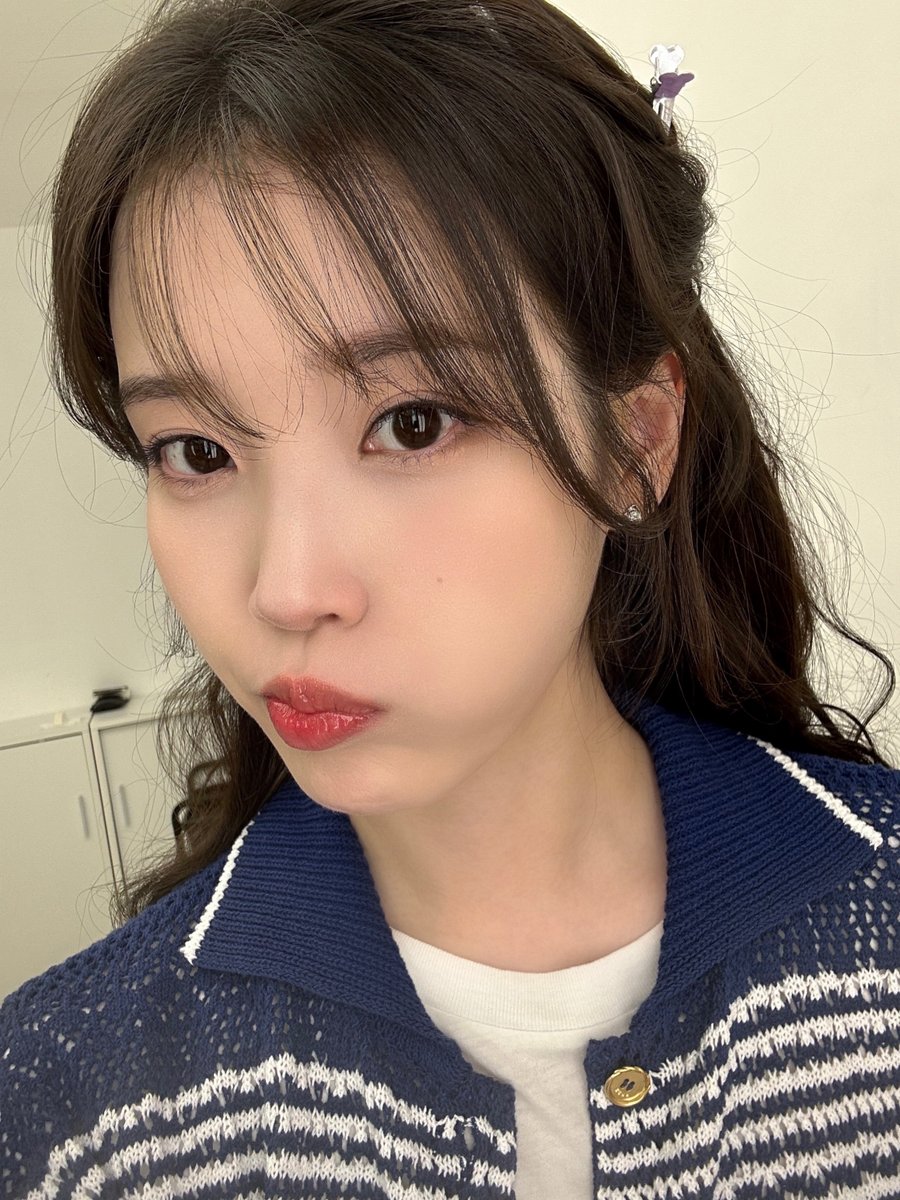 아이유(IU) tweet media