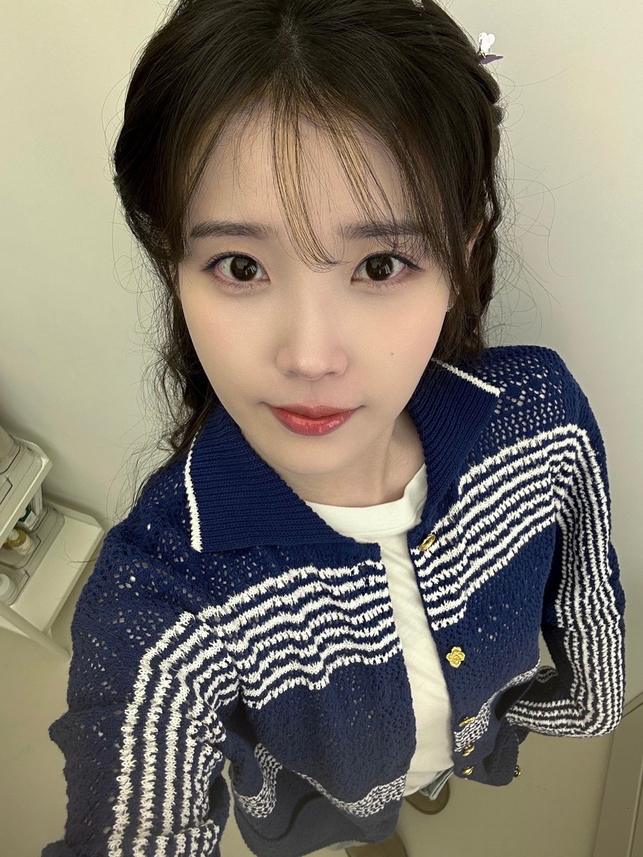 아이유(IU) tweet media