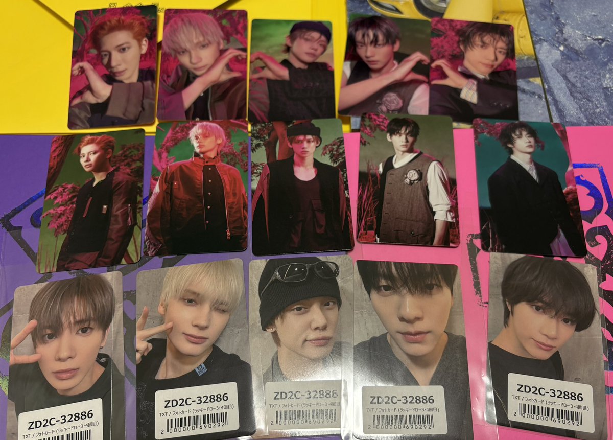 購入記録✨
⭐︎weverse
ラッキードロー3形態セット
[7TH YEAR: A Moment of Stillness in the Thorns (Japan exclusive)]

⭐︎universal
7TH YEAR: A Moment of Stillness in the Thorns (THORN Ver.)5形態
ラッキードロー4回目

まだまだ応援📣したくなるよ❤️