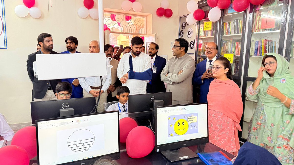 ڈسٹرکٹ پبلک سکول ننکانہ صاحب میں جدید کمپیوٹر لیب کا قیام
مشیر وزیر اعلی پنجاب شاہد اشرف تارڑ ، ڈپٹی کمشنر محمد تسلیم اختر راو اور سی او جدید  گروپ محمد شعیب جاوید راٹھور نے سٹیٹ آف دی آرٹ کمپیوٹر لیب کا افتتاح کیا