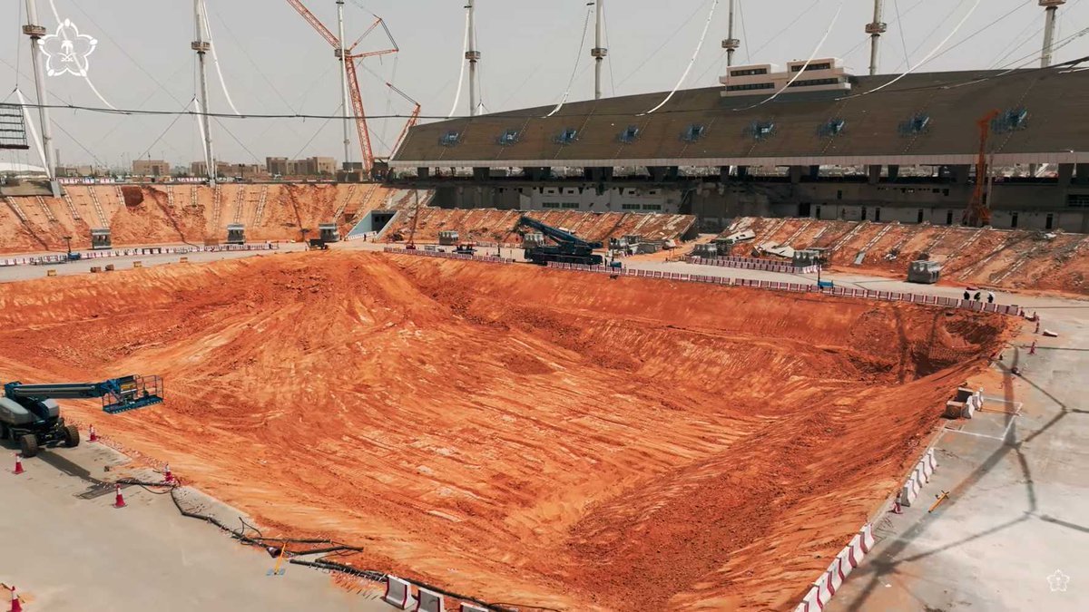 stadiumscorner's tweet image. حال الملعب قبل 11 شهر مقارنة مع مستوى تقدم البناء اليوم عمل عظيم عظيم ماتقوم به شركة بن لادن تحت إشراف وزارة الرياضة 👏👏👏

عودة ليالي القمم الكبرى في في هذا الملعب أكثر ماينتظره الشارع الرياضي 🤩🤩