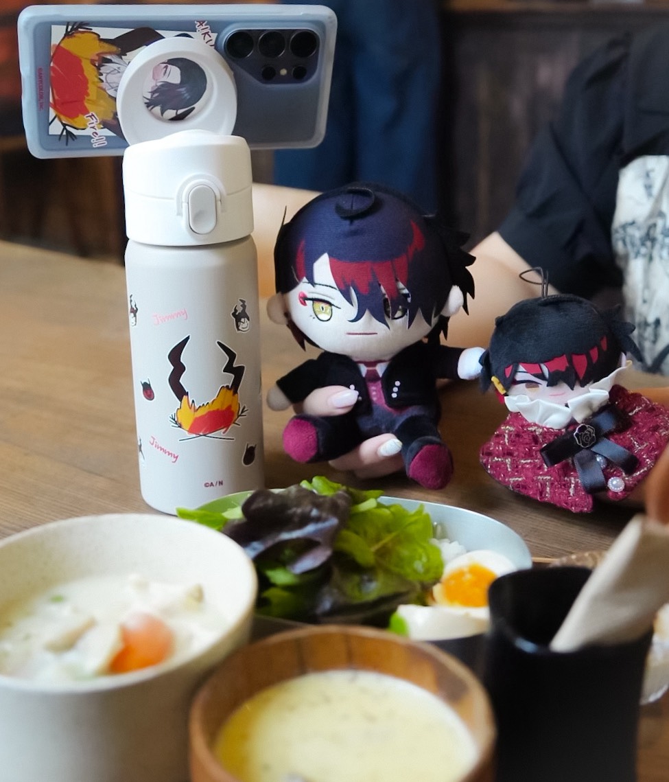 莉莉來了！！！

很開心這次能收到RHINOSHIELD 犀牛盾的合作邀約，可以體驗Vox的聯名手機殼和磁吸水壺～

這其實是我第一次使用犀牛盾的手機殼，耳聞他們的手機殼安全但不好拆、裝，原本也有點擔心，沒想到很簡單就裝好了，螢幕保護貼也沒有被擠壓到

#犀牛盾 #RHINOSHIELD
#NIJISANJIEN