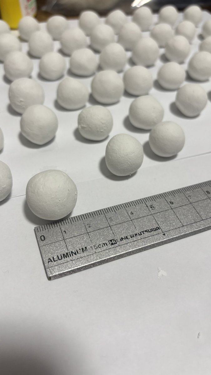r1G60UaPRoW7we9's tweet image. 7号用星を紙粘土で再現していますが、
1玉にどのくらいの量必要なんだろ笑
後7号の星のサイズわかる方教えて欲しいです！！！
 #花火  #煙火  #花火玉  #模擬玉
