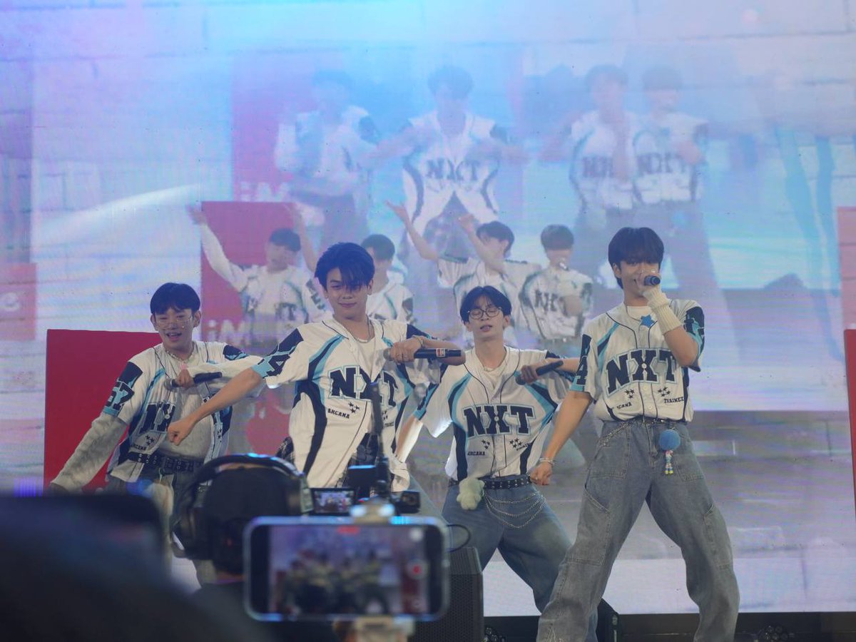 buzzsetter_'s tweet photo. @ImePhilippines P-pop boy groups Project WAN and NXT also brought the energy to the stage ahead of the main event.

Presented by @ImePhilippines
#CloserThanEver #dylanburton #ajcolico #DylanAndAJ #FanverseExperience https://t.co/kaIa9BJNA8