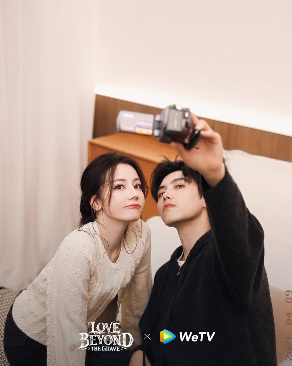 WeTVOfficial's tweet image. Little Fox Duan, may you turn every danger into safety and live a long, blessed life.

🏮#LoveBeyondTheGrave is streaming now on WeTV.

✨Starring #Dilraba #ChenFeiyu 

🔗👉🏻 u.wetv.vip/LoveBeyondtheG…

#白日提灯 #迪丽热巴 #Dilireba #陈飞宇 #WeTV #WeTVAlwaysMore