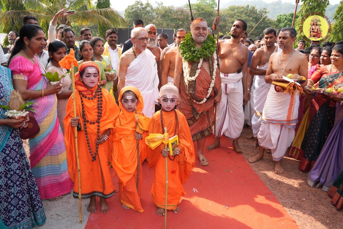 KanchiMatham's tweet image. Jagadguru Pujyashri Shankaracharya Swamiji performed Bhumi Puja for the construction of a new patashala building, Pooja Mandapam and Yatri NIvas at Kollur Shankara Math branch (13 April, 2026) #kamakoti #shankaracharya #karnataka
