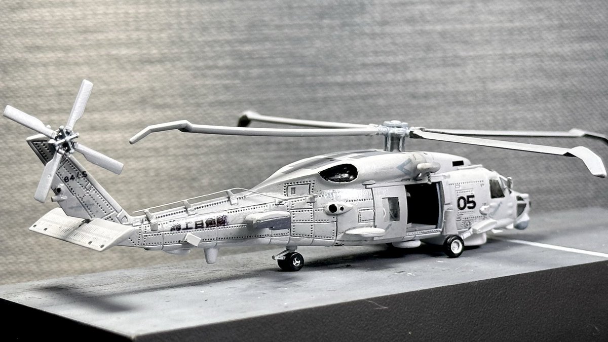 SYJ015's tweet photo. 1/144 JMSDF SH-60K

Dragon機體+卓上重工 機首改套

另外追加尾桁天線及反制器
後照鏡重新使用銅棒製作 https://t.co/UKeFIGiPqS