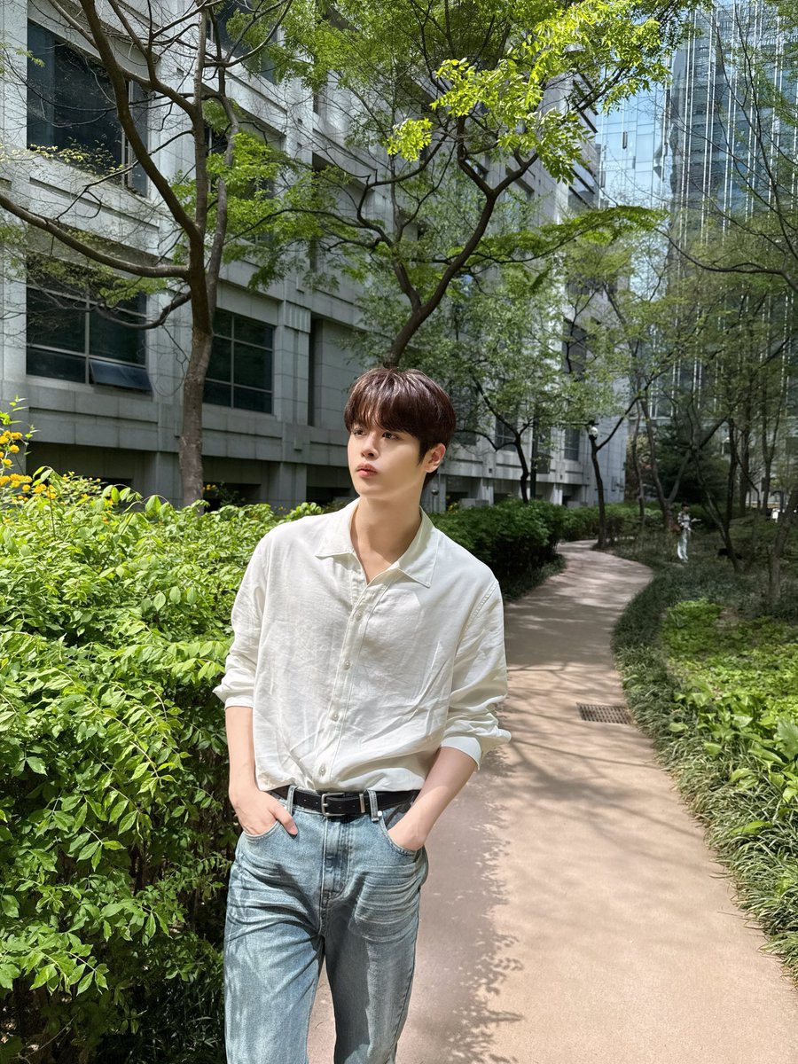 ⋆.ೃ ✿(｡･ө･｡) 𐦍.ೃ࿔*:･

#CLOSEYOUREYES #클로즈유어아이즈
#클유아 #CYE
#OVEREXPOSED #POSE
#MAJINGXIANG #마징시앙