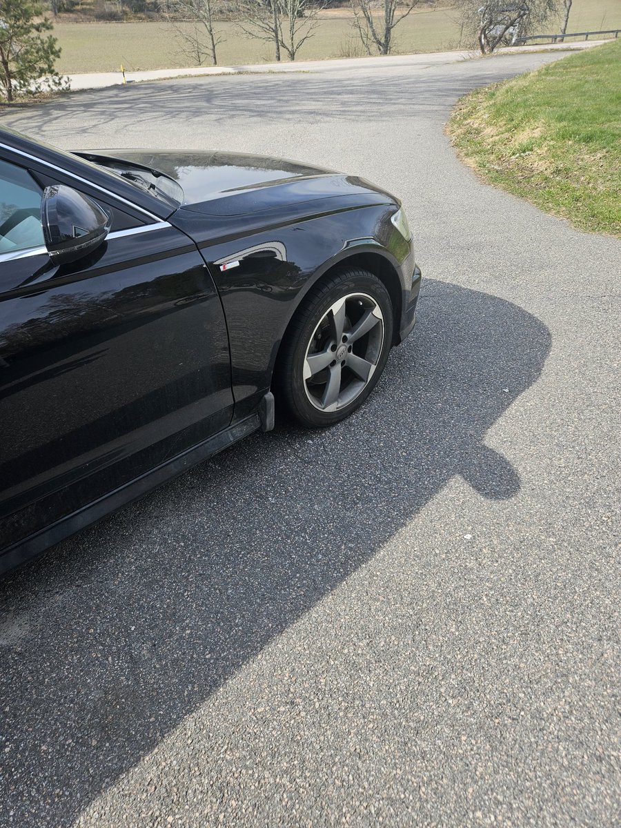 Lars_crona's tweet image. Äntligen sommardäck! Jag frågar mig nästan varje gång varför jag inte bokat tid för bytet!😄💪 #Audi #sommardäck