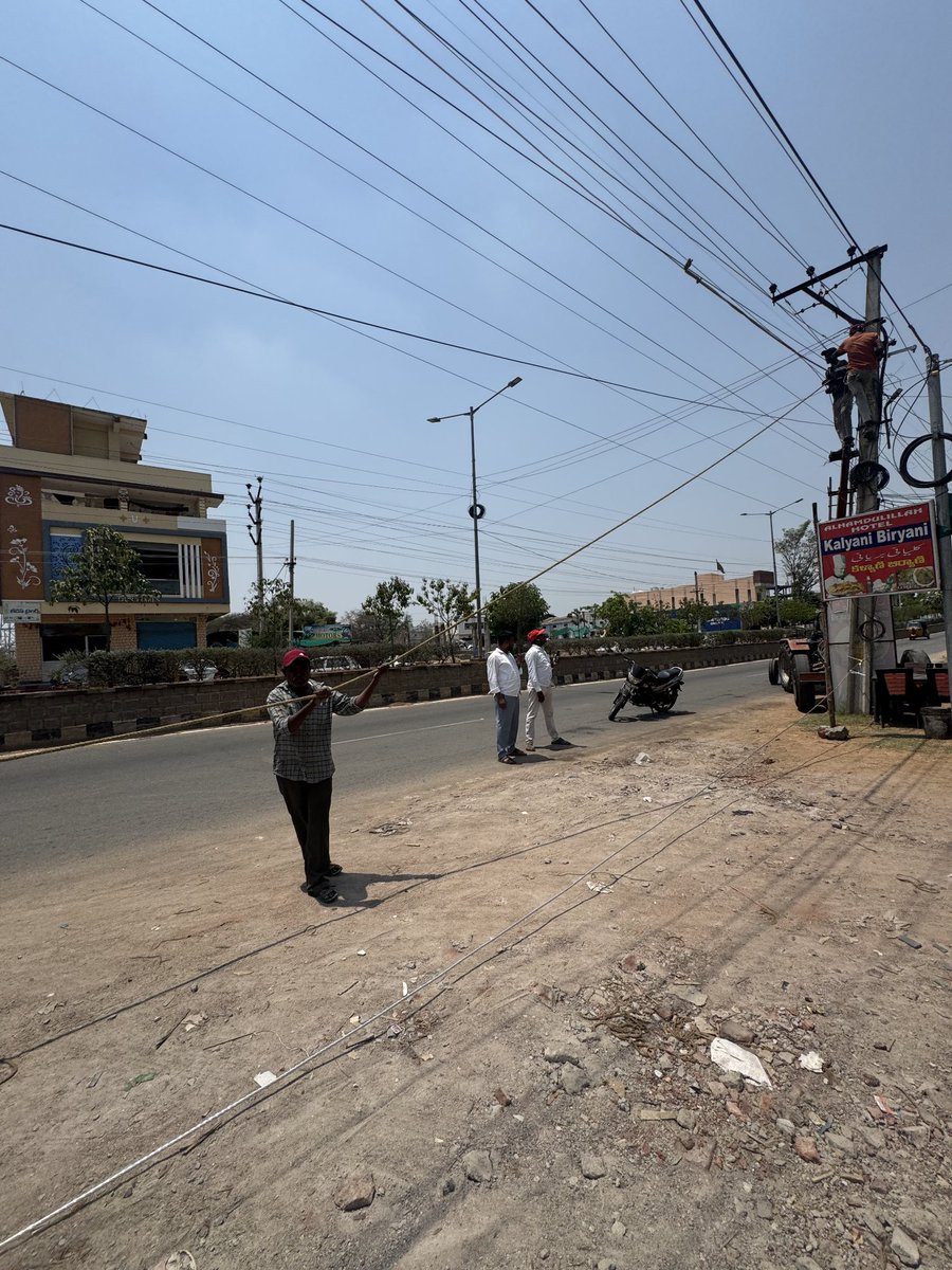 arshadboom4664's tweet photo. Today 14-04-2026,
29th Ward Councillor 
Mohammed Abdul Naseer (Arshad)
Inspected New 3 phase wire line installation  works at Mustabad Main Road,Siddipet. https://t.co/ww2keJPI7Z