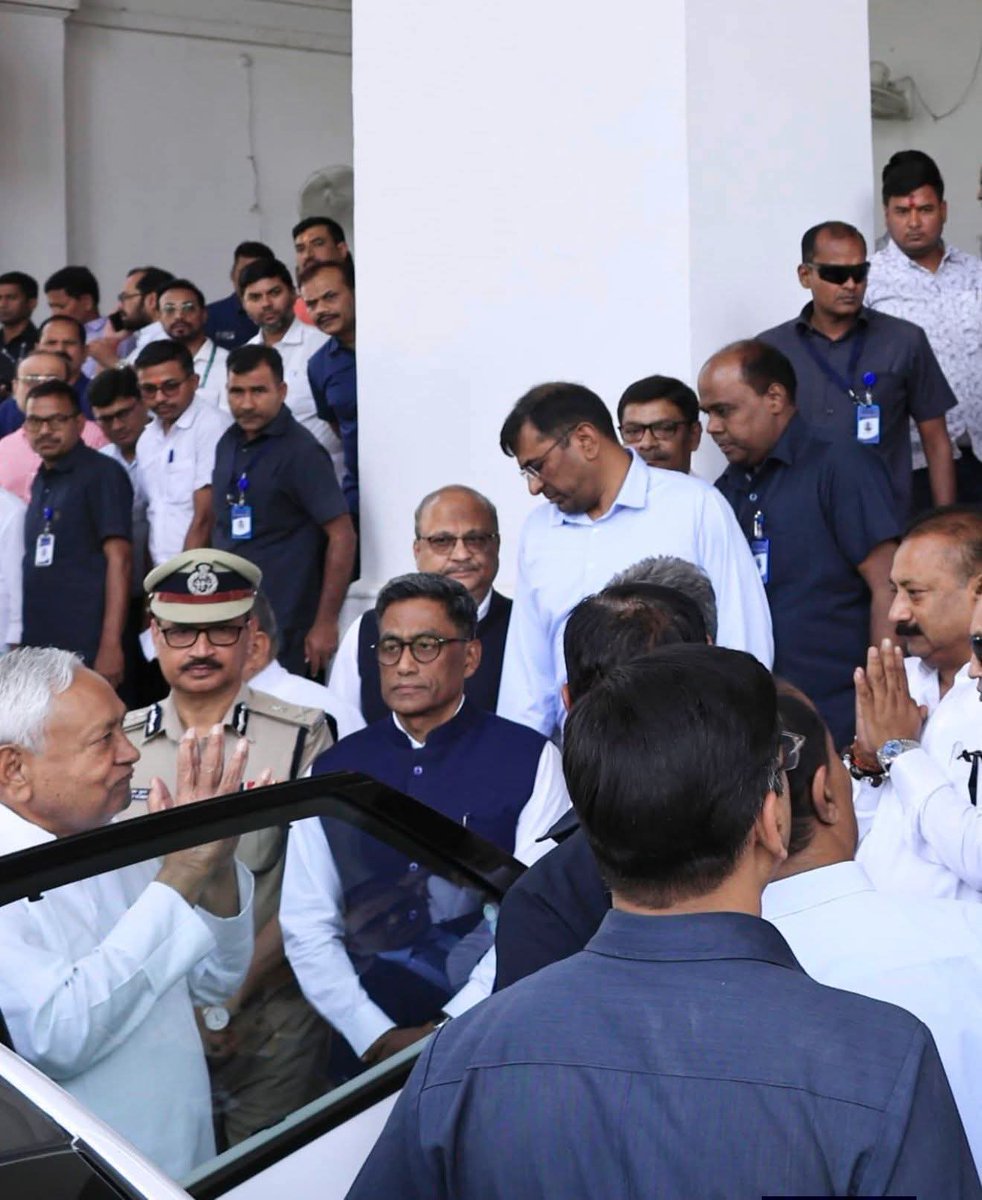 The_AsokaRaj's tweet photo. चाचा श्री का इस्तीफा हो गया है। भावुक पल है हमारे लिए।😭
@NitishKumar
#Nitish_kumar https://t.co/U8vWwigWBe