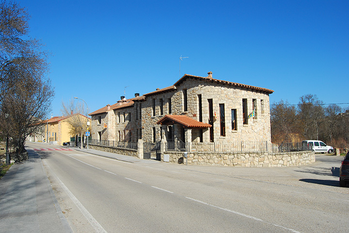 SierraNortecom's tweet image. En Alojamientos El Berrueco vas a vivir una escapada acogedora en un entorno precioso😍 SierraNorte.com/CBAquanor

Hay plazas en el Puente de Mayo🥰

#puente #mayo #alojamiento #dormir #turismorural #escapadas #madrid #rural #sierrademadrid  #SierraNorteMadrid #SierraNorteDeMadrid