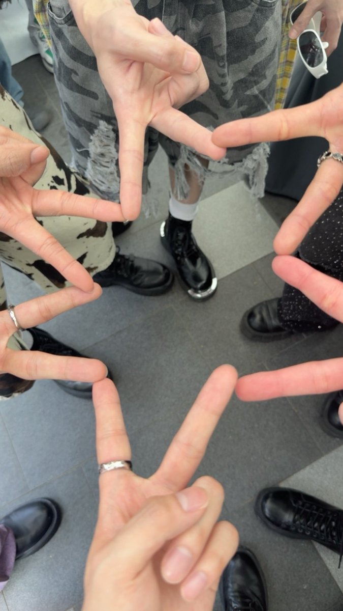 porsuppakarn tweet media