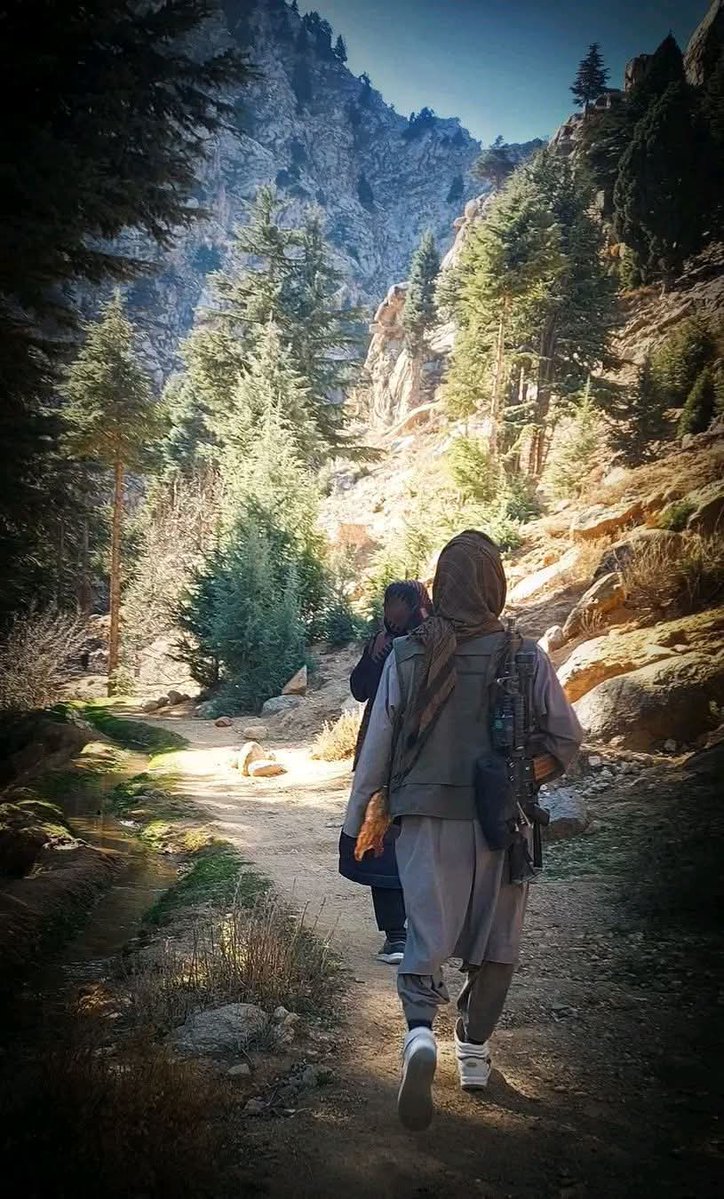 هغه کسان چې د دنیا خواهشات پرېږدي او د جنتونو لار خپلوي،
دا ډېر کمیاب خلک دي.
د اللهﷻپه نز دا ډېر محترم دي،😢
