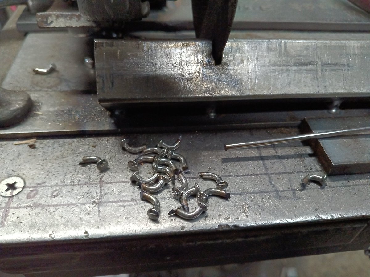 鉄枷屋🏕鉄造 鉄枷製造販売、個人鉄拘束も承ります♪○○○デバイスボンデージ鉄拘束担当者 tweet media