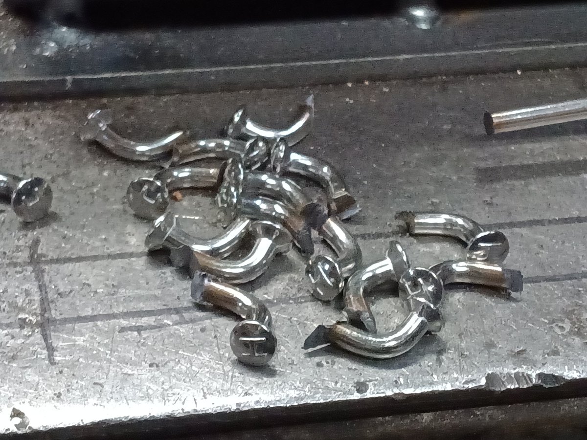 鉄枷屋🏕鉄造 鉄枷製造販売、個人鉄拘束も承ります♪○○○デバイスボンデージ鉄拘束担当者 tweet media