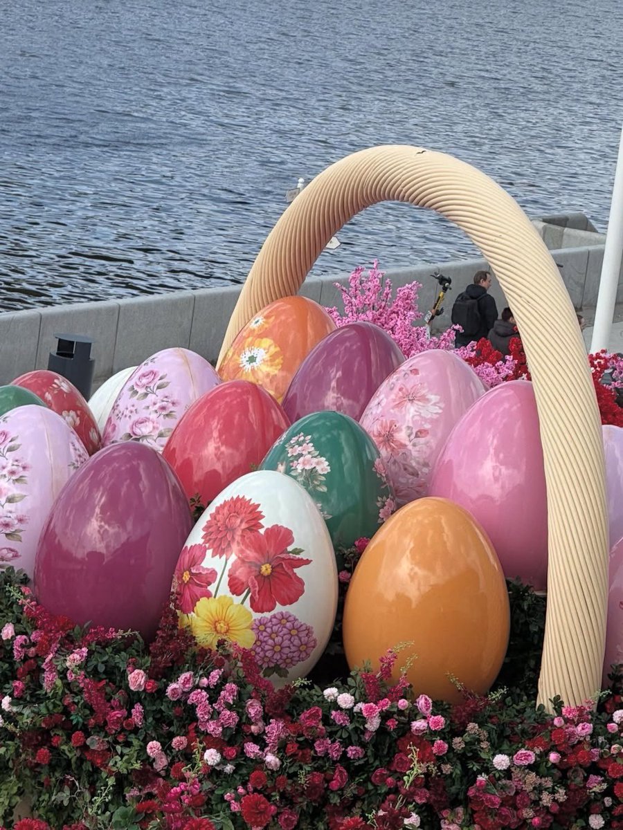 SgforgoodStella's tweet image. Gorky Park's embankment decorated for Easter

#Moscow #Russia